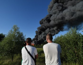 V České Lípě hoří skládka kovošrotu v části Dubice, radnice doporučuje nevětrat