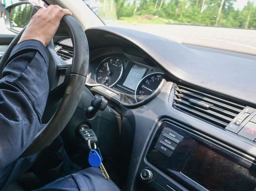 Za nebezpečné odbočování bude dvojnásobná pokuta a čtyři body