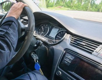 Za nebezpečné odbočování bude dvojnásobná pokuta a čtyři body