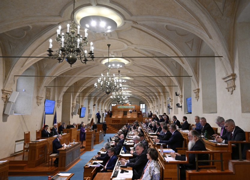 Senát zahájí schůzi k novelám školského nebo trestního zákona