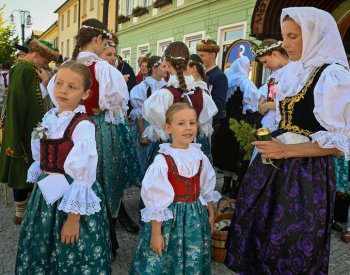 V Rožnově se sešlo rekordních 1449 krojovaných Valachů, dorazil i prezident