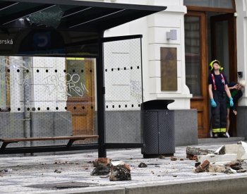 Policie odložila případ zřícení římsy v Praze, která usmrtila člověka