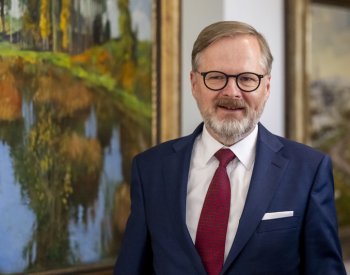 Vláda projedná naplnění hospodářské strategie nebo vrtulníky pro policii