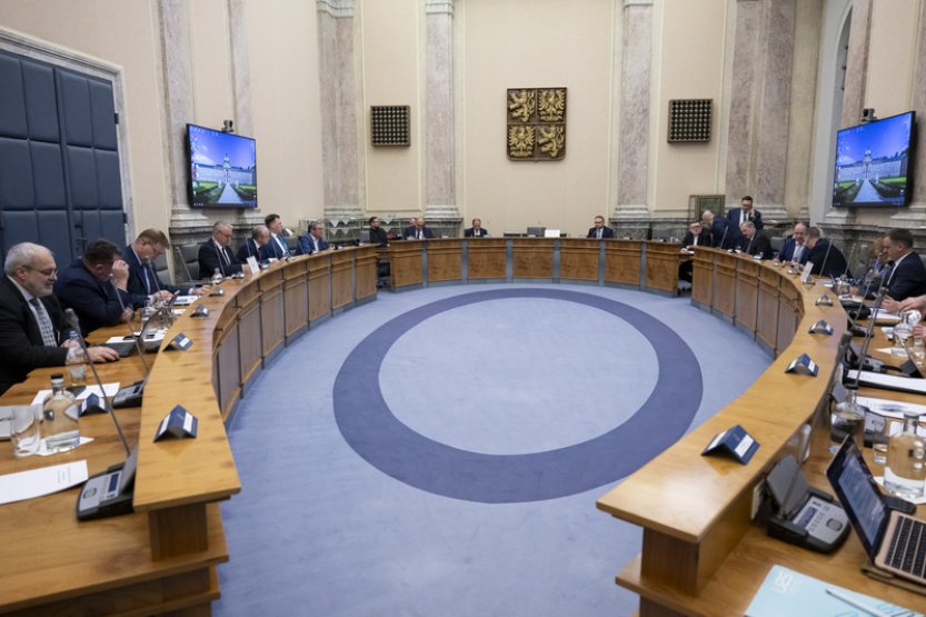 Živě: Tripartita bude jednat o emisních povolenkách či využití dotací EU