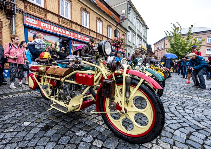 Jezdci s legendárními motocykly Čechie-Böhmerland krouží Českým Švýcarskem