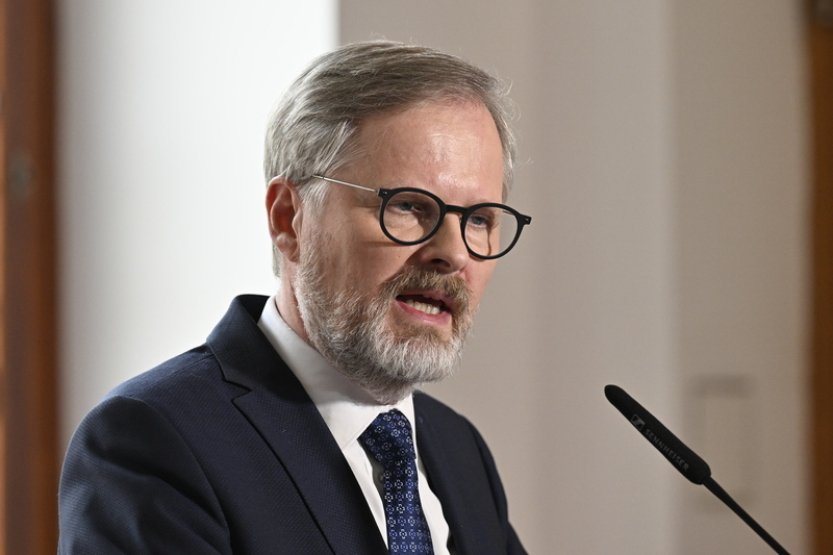 ČR se nyní nepřipojí k nákupu amerických zbraní pro Ukrajinu, řekl Fiala