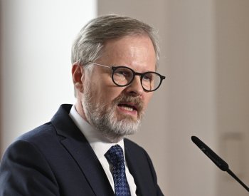 ČR se nyní nepřipojí k nákupu amerických zbraní pro Ukrajinu, řekl Fiala