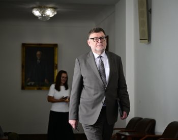 Vláda projedná ústavní novelu o rozpočtové odpovědnosti či pomoc po povodních