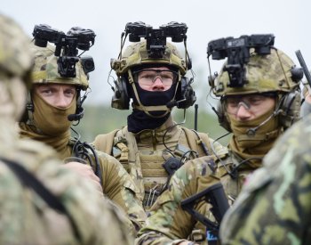 Obrana koupí 14.600 balistických přileb za 1,54 miliardy Kč bez DPH