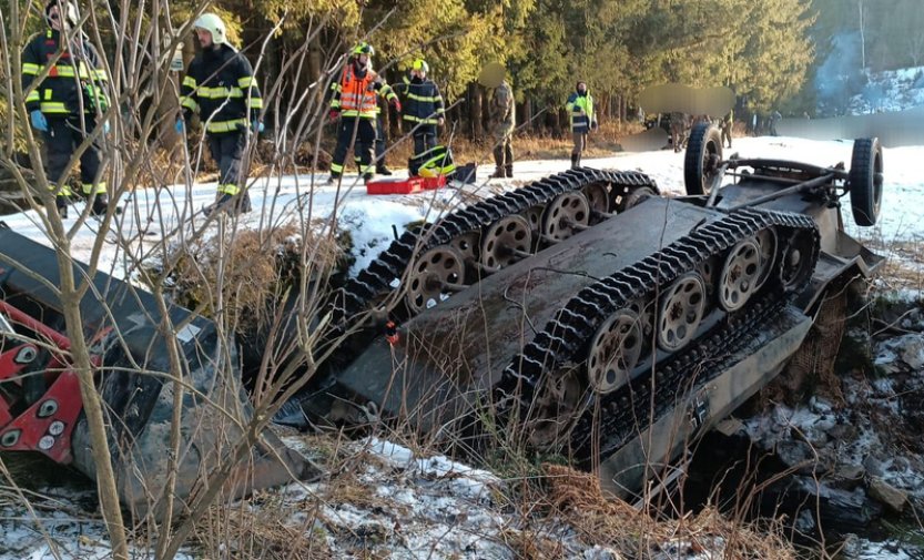 Policie obinila řidiče kvůli nehodě obrněného transportéru u Horního Dvořiště