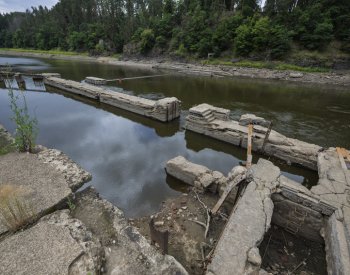 Hladina vody v orlické přehradě klesla od začátku května o tři metry