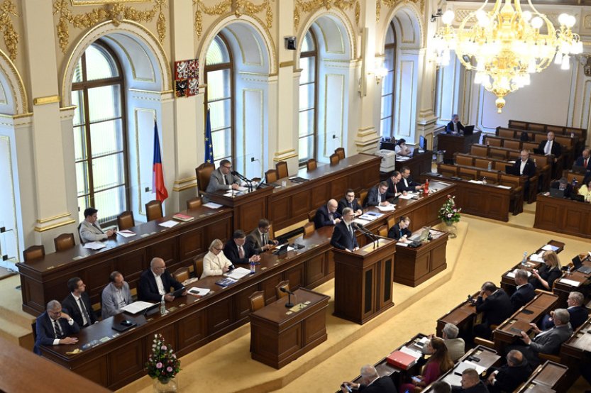 Platy vrcholných politiků by mohly příští rok vzrůst o zhruba pět procent