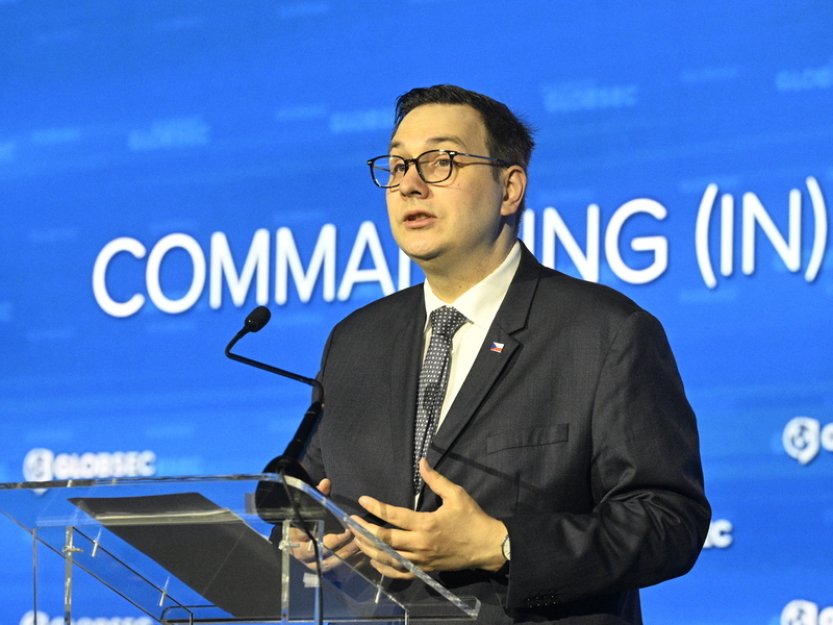 Odborníci: Vláda byla v diplomacii aktivní, postoj k Izraeli se vzdálil od EU