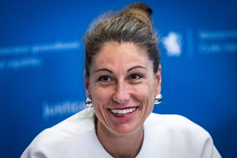 Senátní výbor dnes bude jednat o kauze bitcoinů, pozval si Decroix a Dragouna