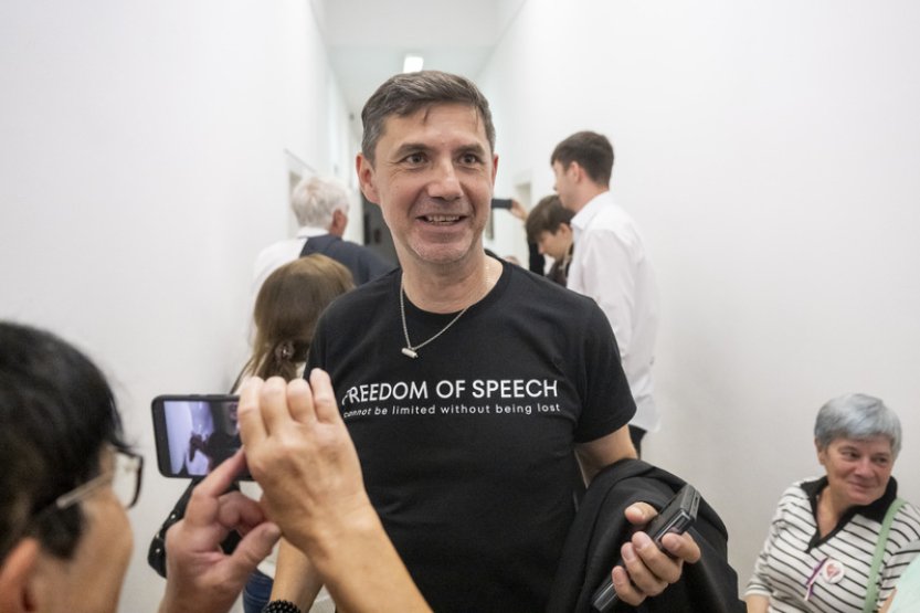 Osvobození Vrabela z šíření poplašné zprávy je pravomocné