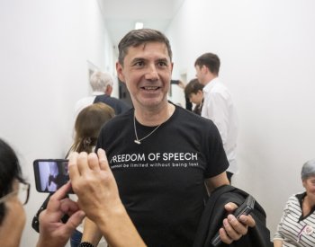 Osvobození Vrabela z šíření poplašné zprávy je pravomocné