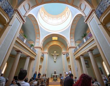 Opravenou kapli svatoanenské nemocnice požehnal biskup Konzbul