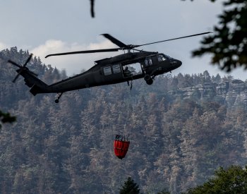 Česko vyslalo do Bulharska vrtulník na pomoc proti lesním požárům