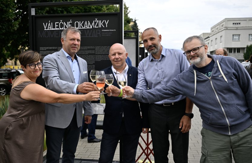 Výstava ČTK v Uherském Hradišti představuje fotografie z válečných konfliktů