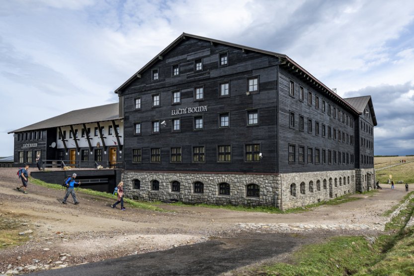 Luční bouda v omezené míře zpřístupní restauraci nejen ubytovaným