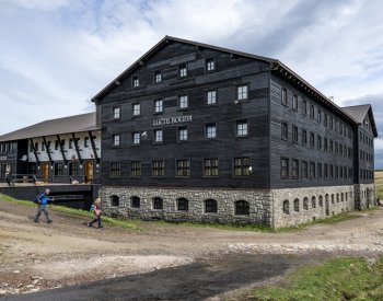 Luční bouda v omezené míře zpřístupní restauraci nejen ubytovaným