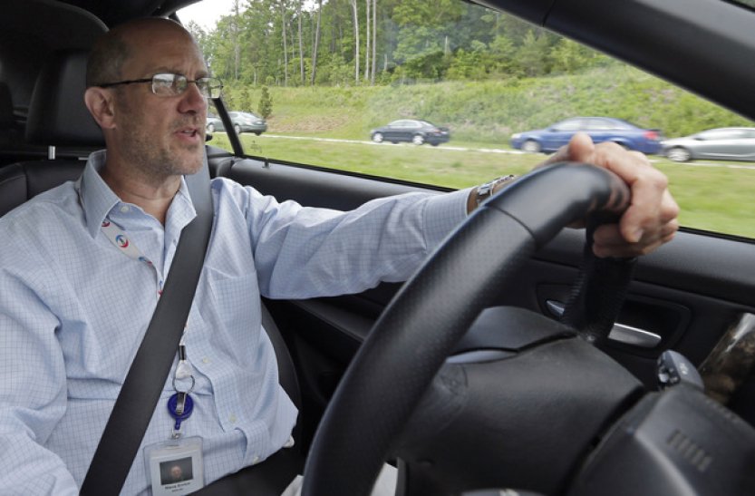 Čeští řidiči podle dat ministerstva stárnou, mladých za volantem ubývá