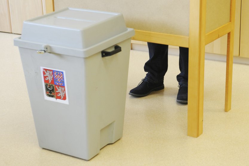 Hnutí ANO i koalice Spolu podle modelu STEM oslabily, posiluje třetí SPD