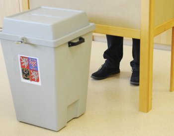 Hnutí ANO i koalice Spolu podle modelu STEM oslabily, posiluje třetí SPD