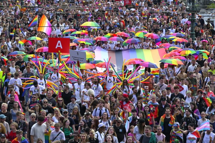 V průvodu Prague Pride šlo podle pořadatelů 45.000 lidí, zhruba jako loni