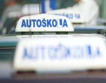Do testů autoškol přibude 24 video otázek zaměřených na cyklisty a chodce