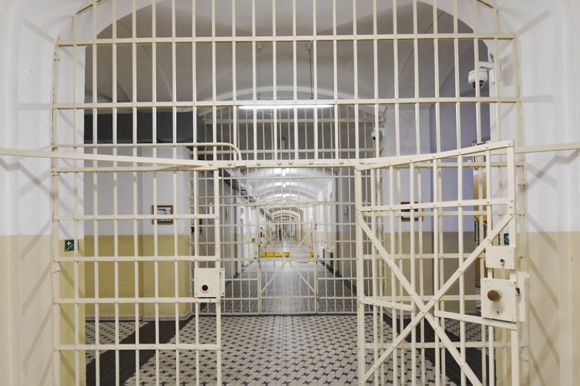 Za vraždu seniorky v pražské Písnici potrestal soud kominíka 18 lety vězení