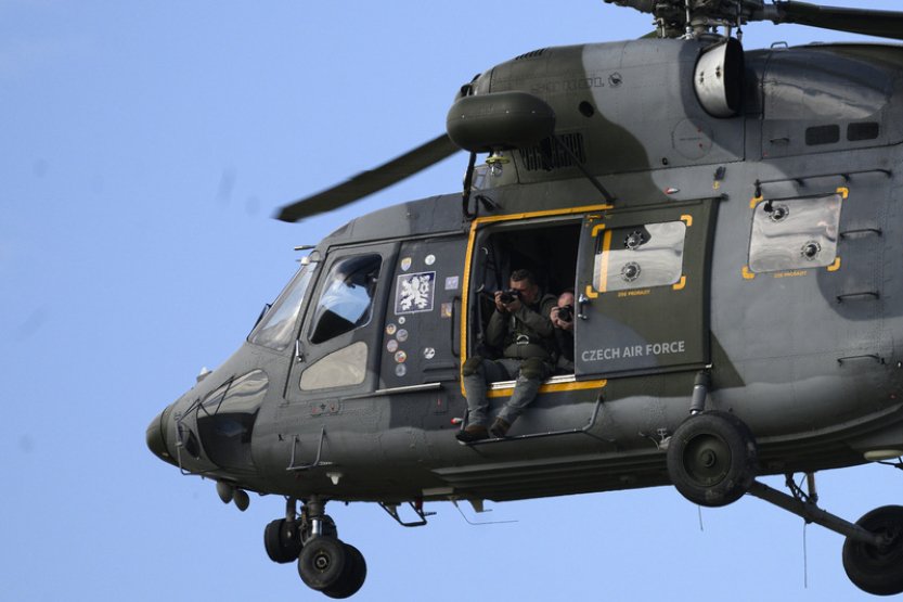 Posádky vrtulníků z osmi zemí Evropy cvičí záchranné operace v Česku