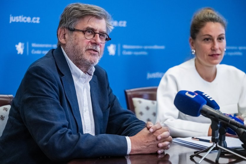 Ministryně Decroix bude znovu vysvětlovat odchod koordinátora Uhlíře