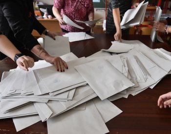 Median: V červenci by volby vyhrálo ANO, Motoristé mimo Sněmovnu