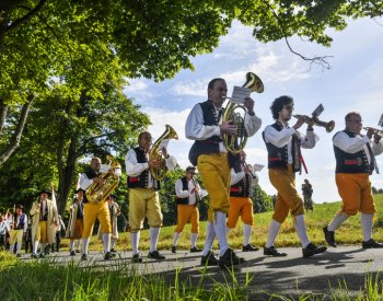 V Domažlicích pokračují Chodské slavnosti, mši sloužil nigerijský biskup