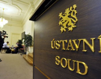 ÚS oznámí, jak rozhodl o stížnosti otce jedné z obětí střelby na fakultě