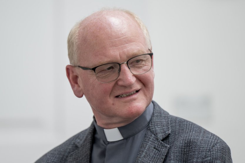 Děkan katolické fakulty UK Brož převzal rozhodnutí o odvolání, podal odpor