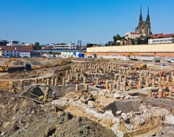 Archeologický výzkum pod budoucím centrem Dornych v Brně odhalil hřbitov i sádky