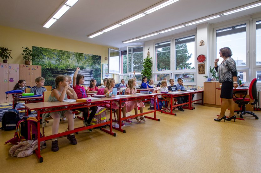 Průzkum: Většina rodičů utratí za školní pomůcky 2000 Kč, u prvňáků je to více