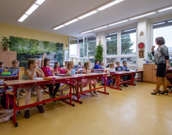 Průzkum: Většina rodičů utratí za školní pomůcky 2000 Kč, u prvňáků je to více