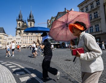Teplotní rekordy dnes padly na 15 místech v ČR, bylo i nad 36 st. Celsia