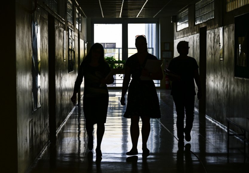 Průzkum: Dvě pětiny lidí ve věku 30 až 64 let by si zpětně přály více studovat