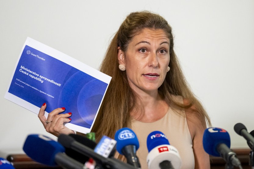 Decroix zveřejní aktualizovanou osu k bitcoinové kauze až příští týden