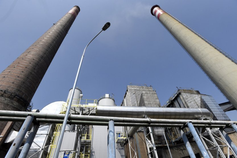 Výbuch v Synthesii dnes zranil tři lidi, dva jsou v ohrožení života