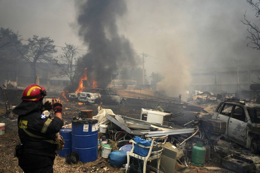 Požáry na severovýchodě Řecka nejsou stále pod kontrolou, uvedly úřady