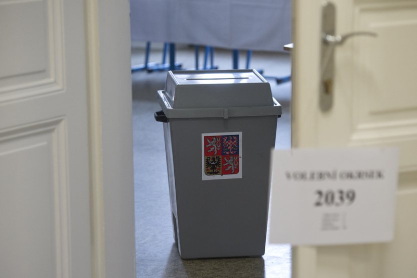 Strany podávají návrhy na zrušení kandidátek SPD, Stačilo! a Pirátů