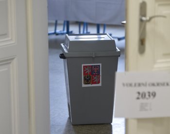 Strany podávají návrhy na zrušení kandidátek SPD, Stačilo! a Pirátů