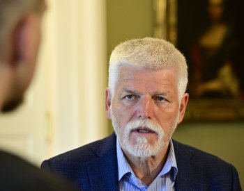 Od vlády by do voleb mělo zaznít jasnější vysvětlení bitcoinové kauzy, míní Pavel