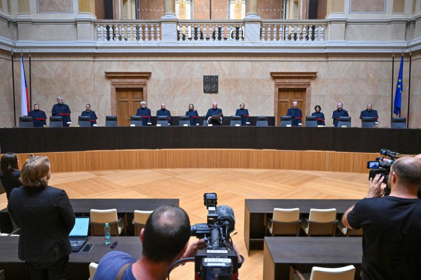 Pavel navrhl Senátu na soudce ÚS Michala Bartoně a Martina Smolka