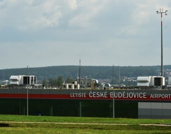 Jihočeské letiště odklonilo dva lety, důvodem je podle ředitele aktivita armády